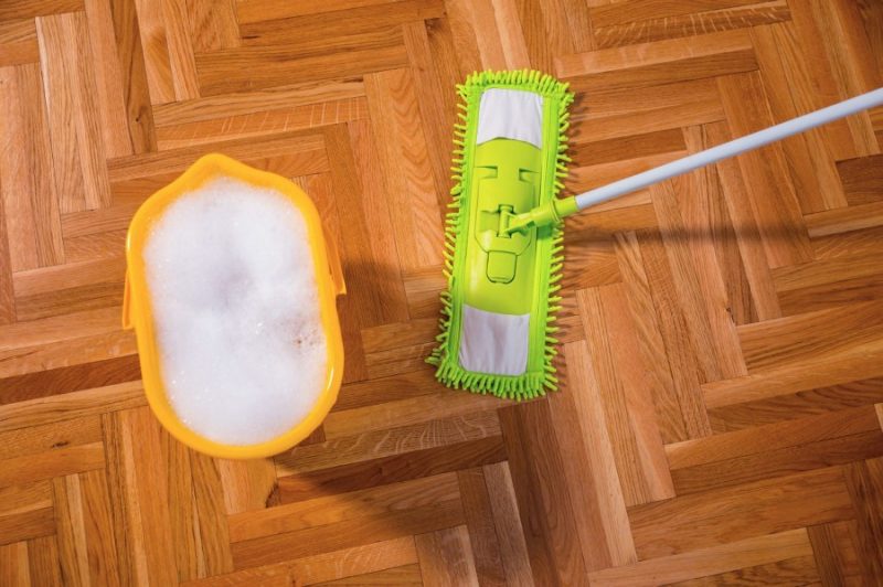 Чем отмыть линолеум в домашних условиях: пошаговая инструкция по удалению сложных типов пятен и грязи