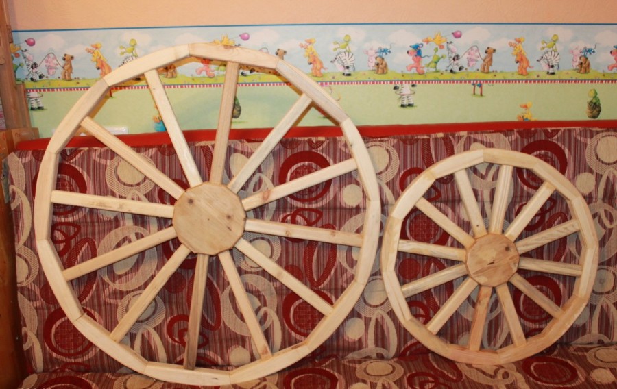 Деревянное колесо своими руками: инструкции и пошаговое изготовление декоративных украшений сада
