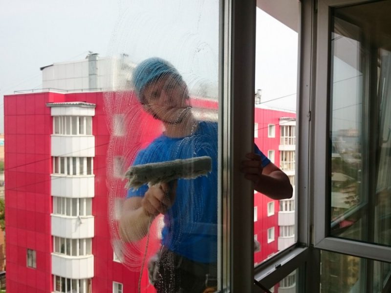 Как правильно отмыть пластиковые окна - обзор лучших методик. Полезные советы + пошаговая инструкция с фото и видео