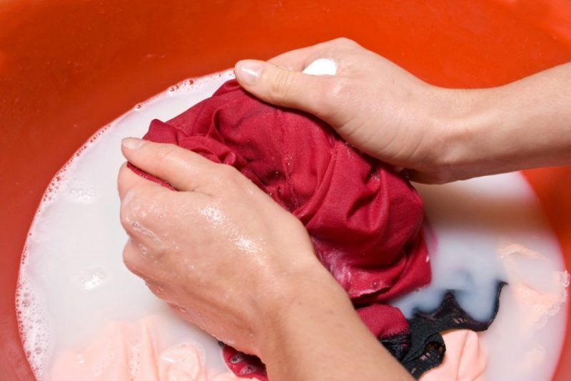 Как отстирать краску с одежды в домашних условиях: простые и эффективные способы удаления различных типов красок
