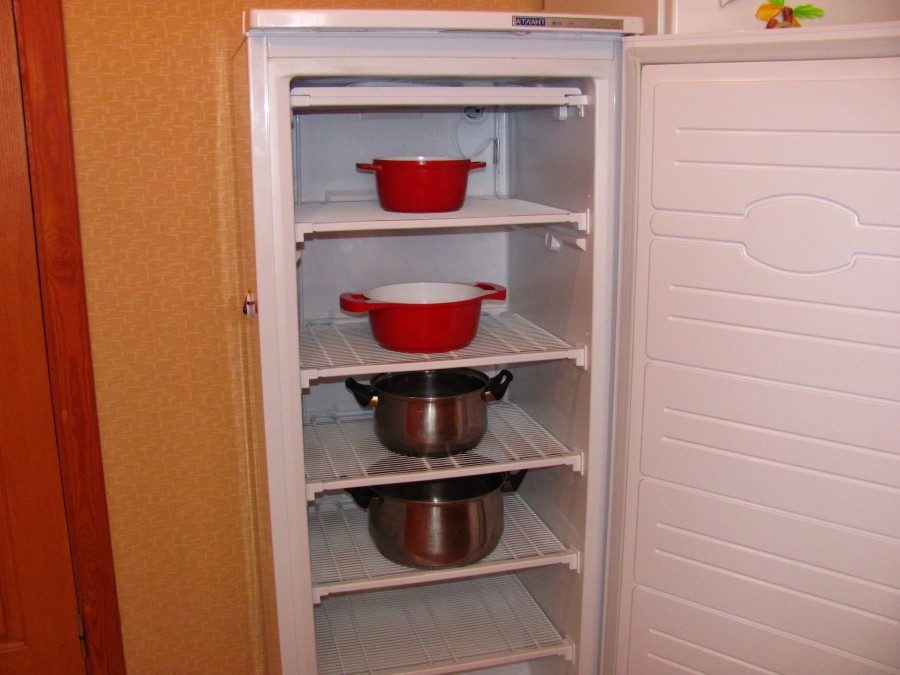 Как разморозить холодильник быстро и правильно: ТОП-5 простых способов удаления льда