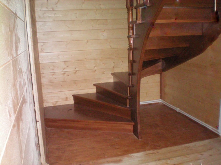 Лестница своими руками: пошаговая инструкция как построить деревянную лестницу (85 фото)