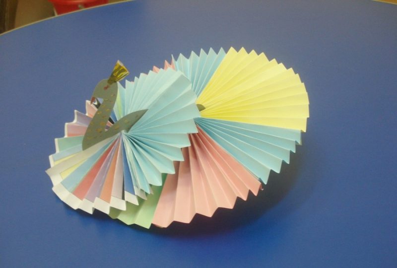 Поделки из цветной бумаги - простые и интересные аппликации, модели и шаблоны для детей (120 фото)