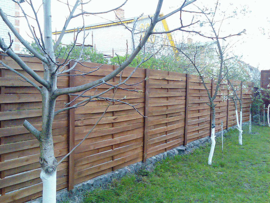 Забор своими руками - пошаговая инструкция по постройке и установке (85 фото-идей)