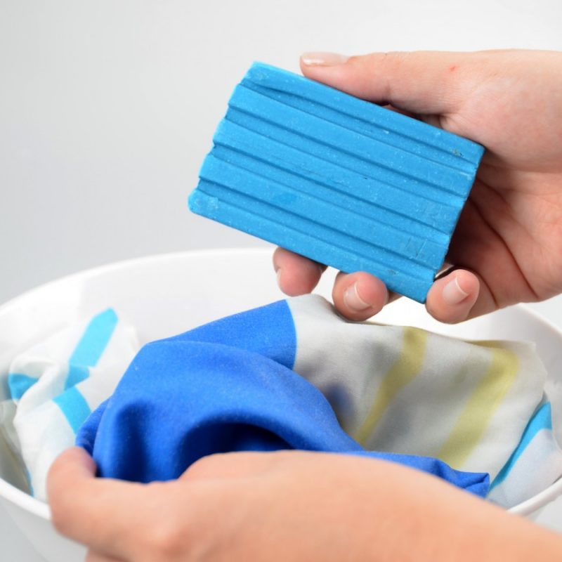 Как убрать клей с одежды - лучшие решения, методы и советы по быстрому и легкому устранению клея