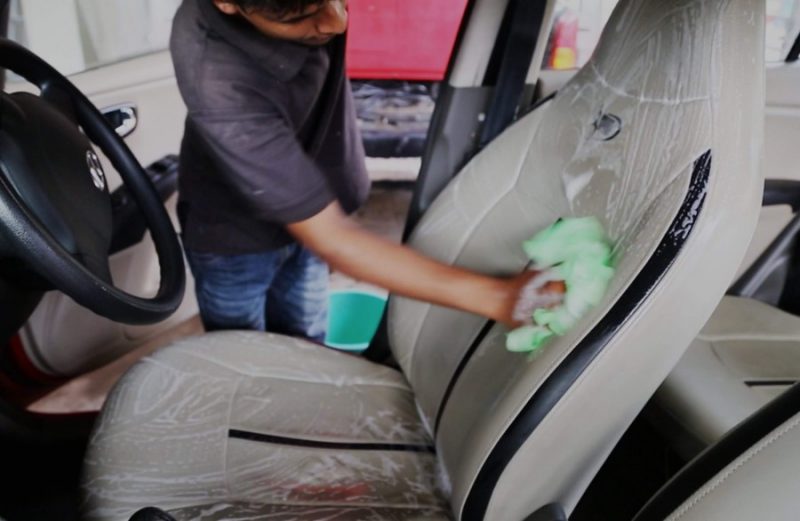 Чем отмыть салон автомобиля в домашних