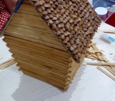 Как сделать маленький декоративный домик
